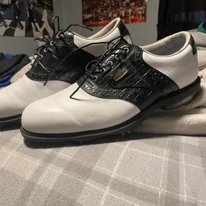 FootJoy Icon Black/White Saddle golf shoes size 10
#fj Footjoy #golfshoes #golf